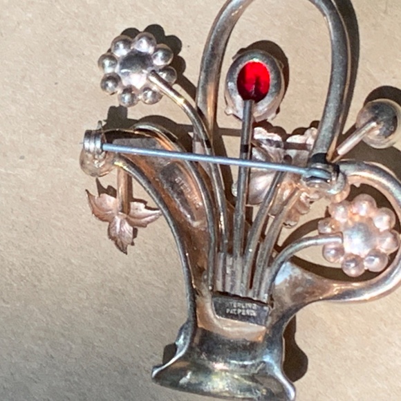 Vintage 1940s Sterling Basket of Flowers Brooch - Picture 5 of 6